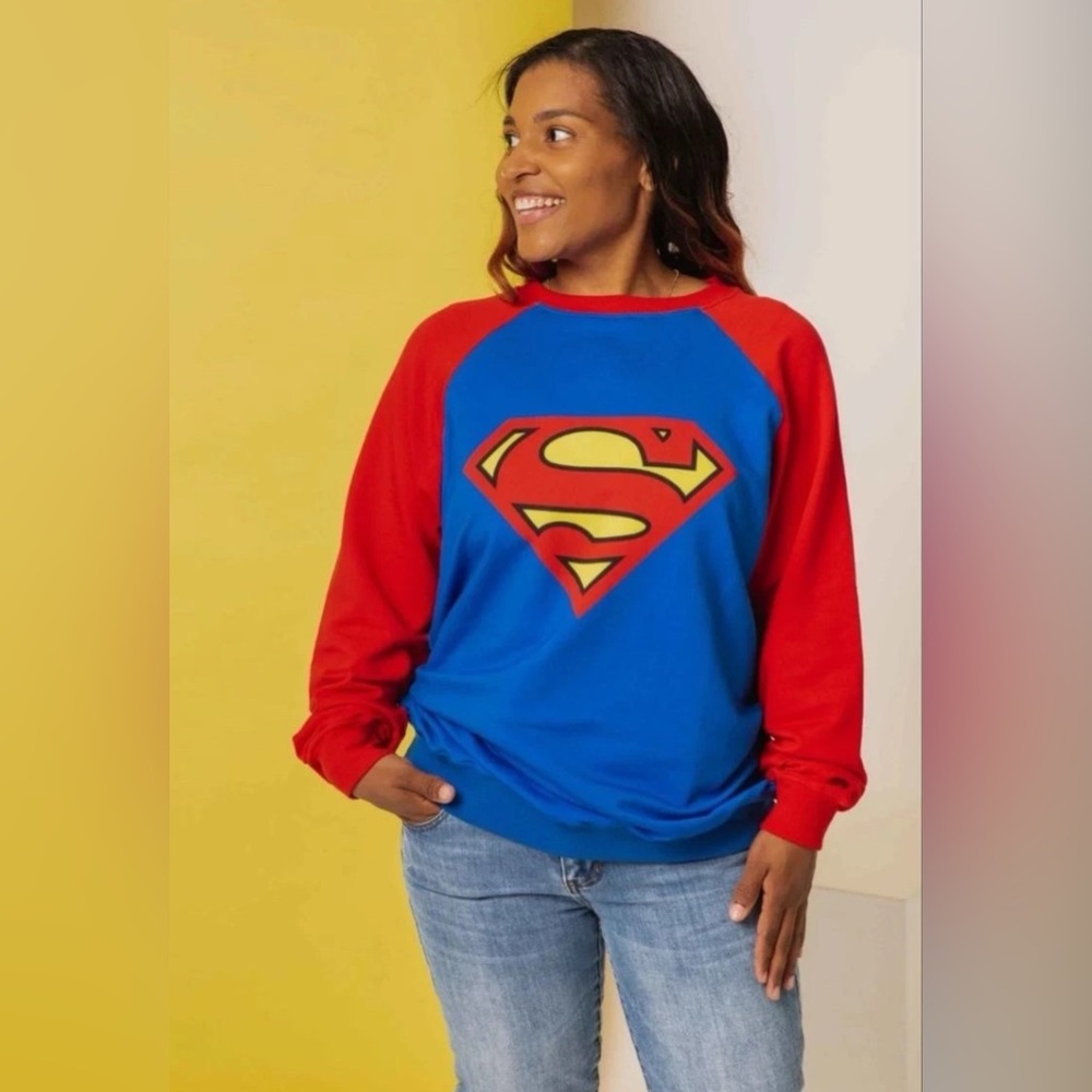 NWT Bums & Roses Superman Crest Adult Unisex Cree Neck Size S ,M